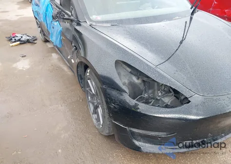 2021 Tesla Model 3 Standard Range Plus Rear-Wheel Drive z USA, uszkodzony, nr VIN 5YJ3E1EA9MF973374